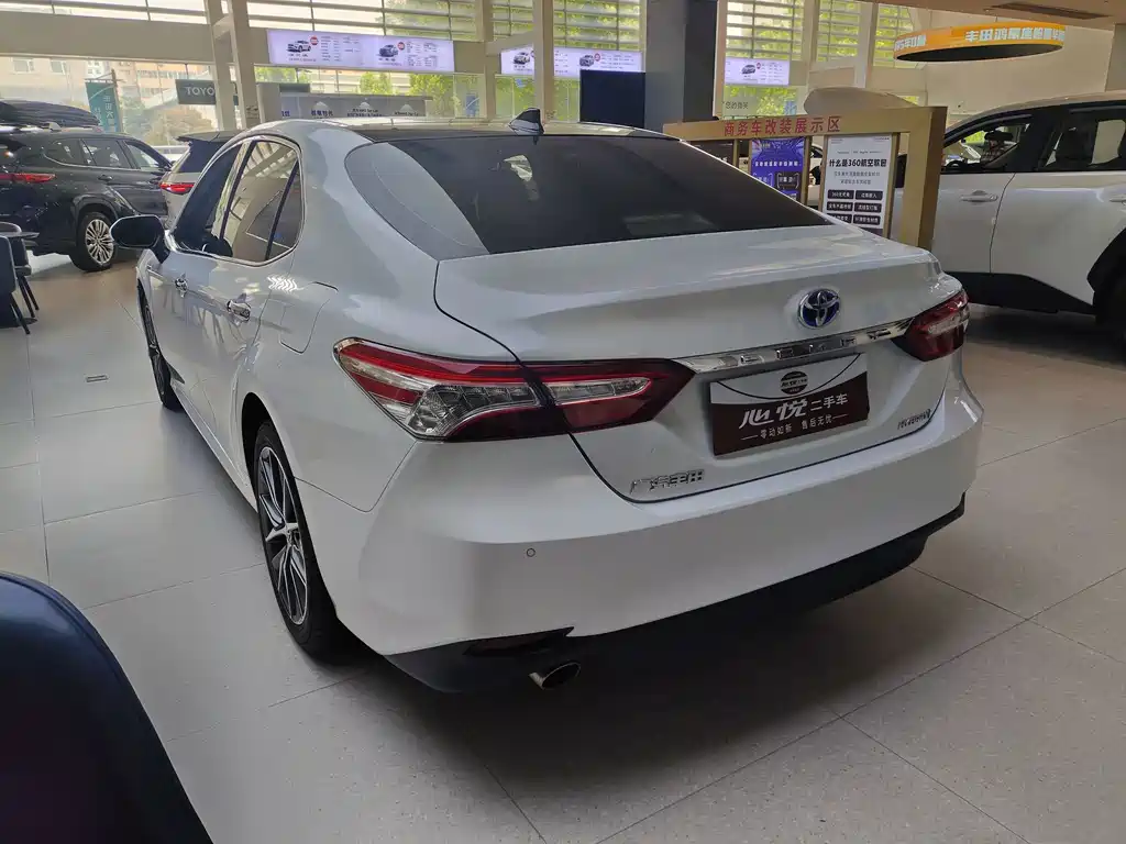 Toyota Camry 2021 — фото 15