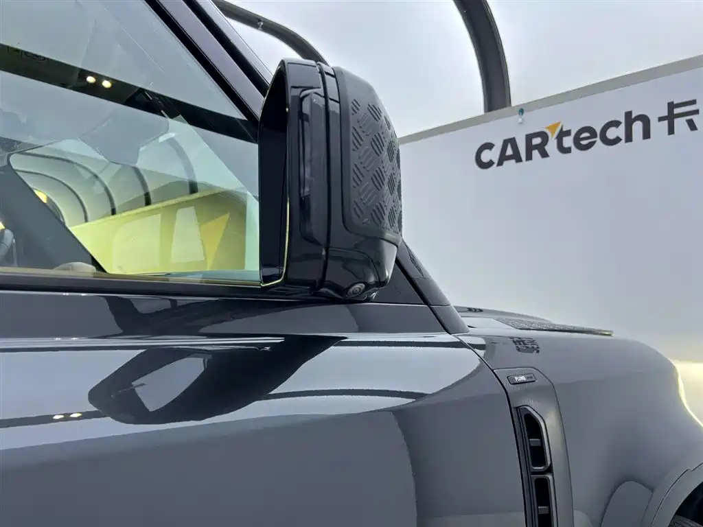 Land Rover Defender 2023 — фото 29