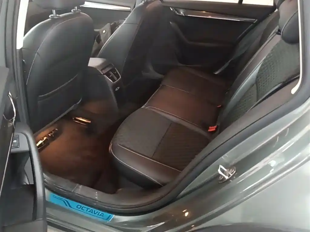 Skoda Octavia 2018 — фото 17