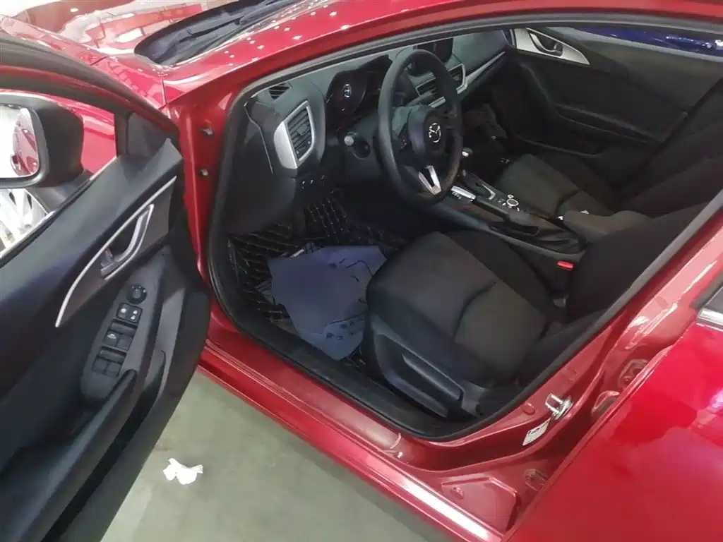 Mazda 3 Axela 2018 — фото 16