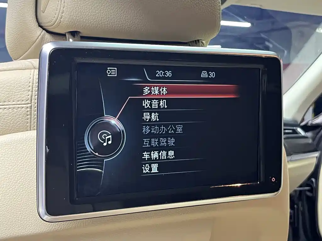 BMW 7 Series 2013 — фото 13