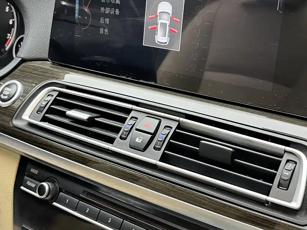 BMW 7 Series 2013 — фото 16