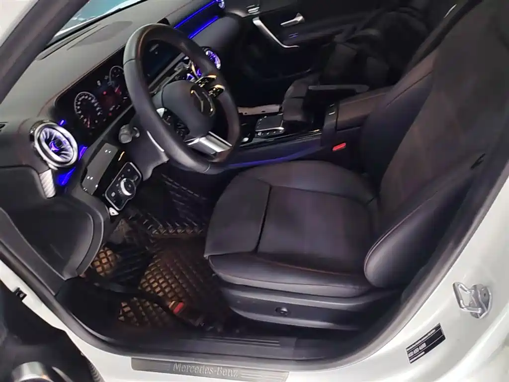 Mercedes-Benz A-Class 2023 — фото 15