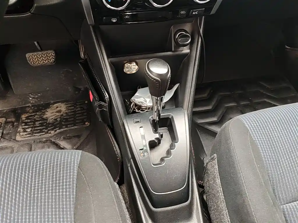 Toyota Yaris L 2019 — фото 14
