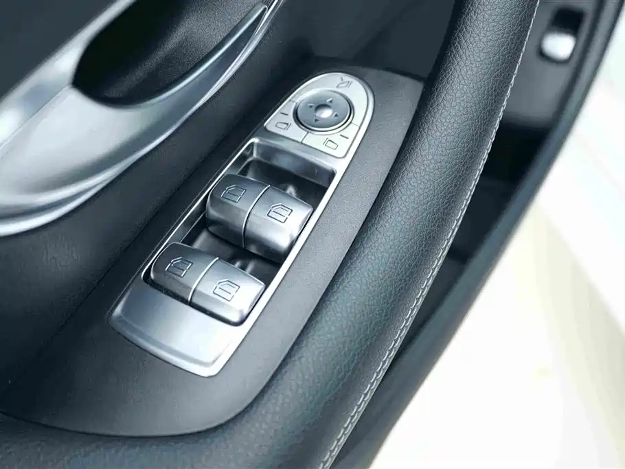 Mercedes-Benz E-Class 2021 — фото 10