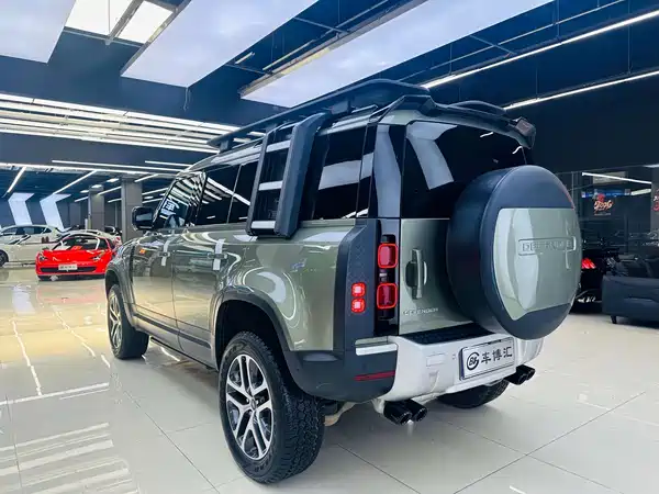Land Rover Defender 2021