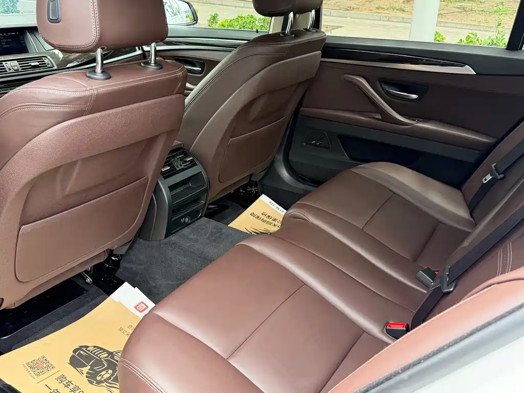 BMW 5 Series 2015 — фото 20