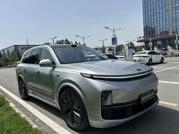 Li Auto L8 2025