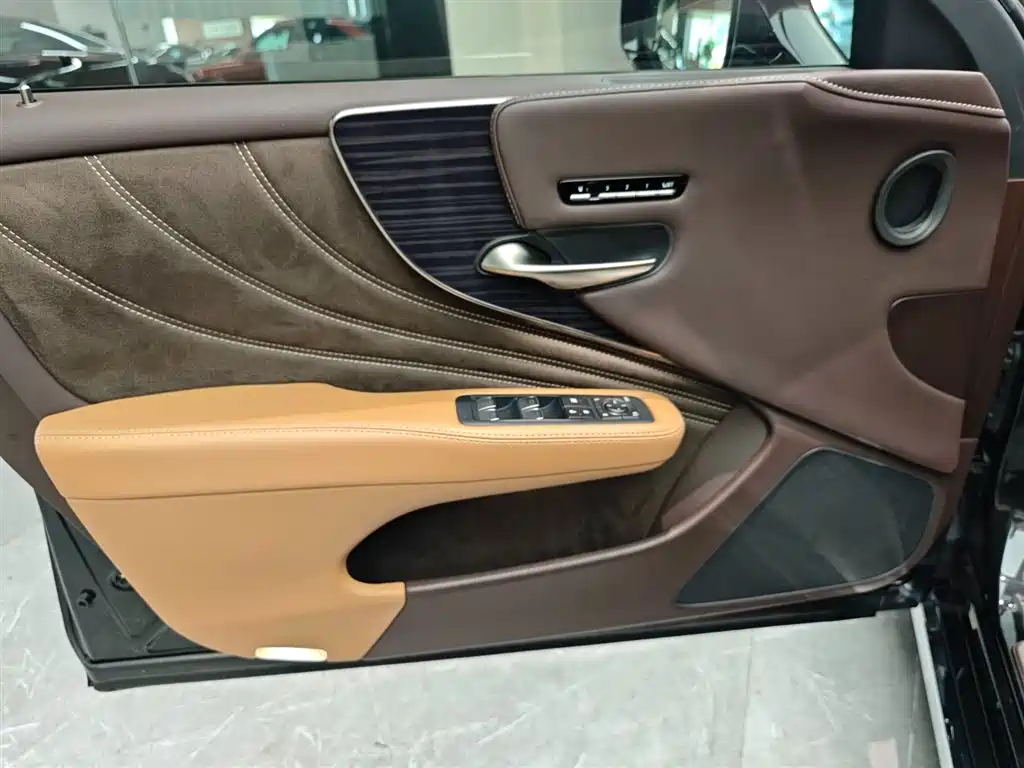 Lexus LS 2020