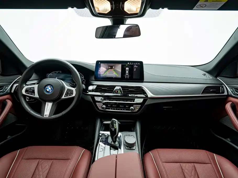 BMW 5 Series New Energy 2022 — фото 16