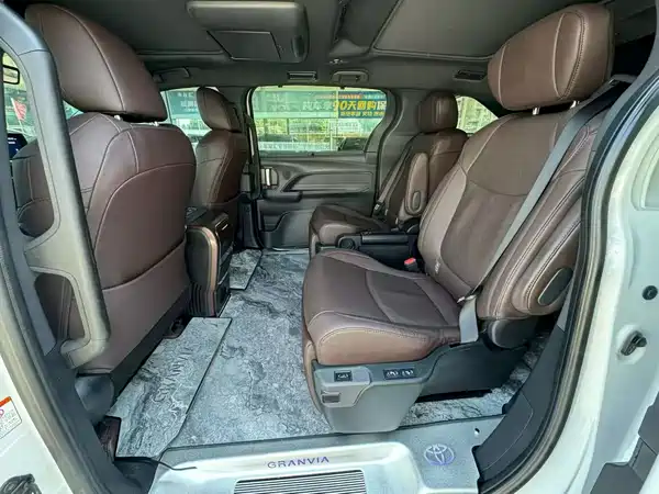 Toyota Granvia 2024