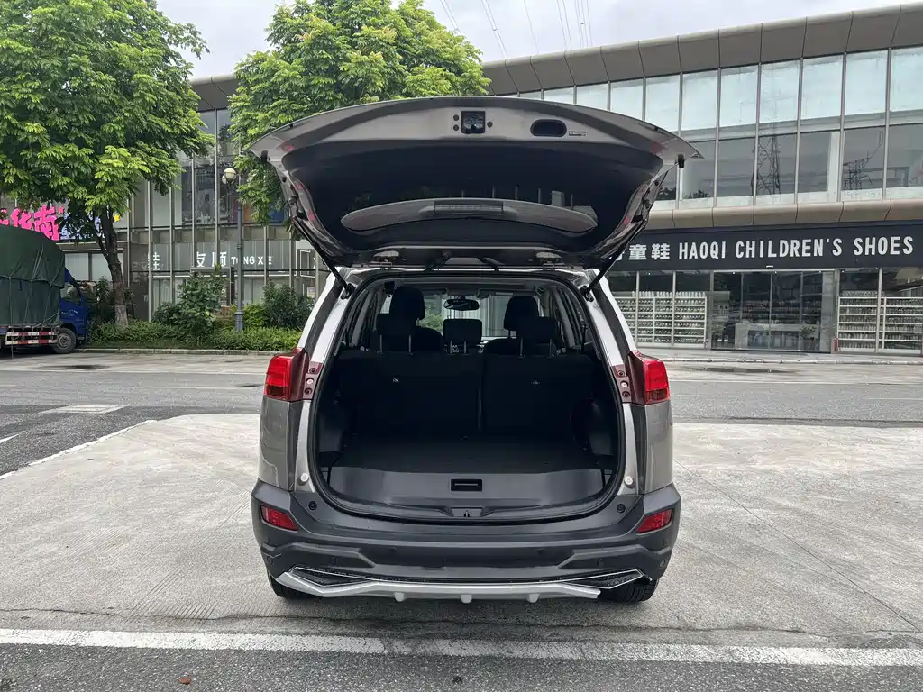 Toyota RAV4 2015 — фото 8