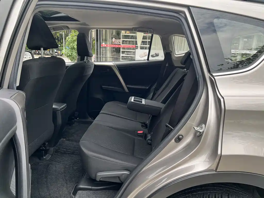 Toyota RAV4 2015 — фото 10