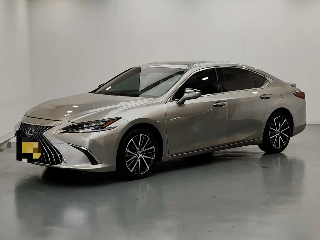 Lexus ES 2022 — фото 1