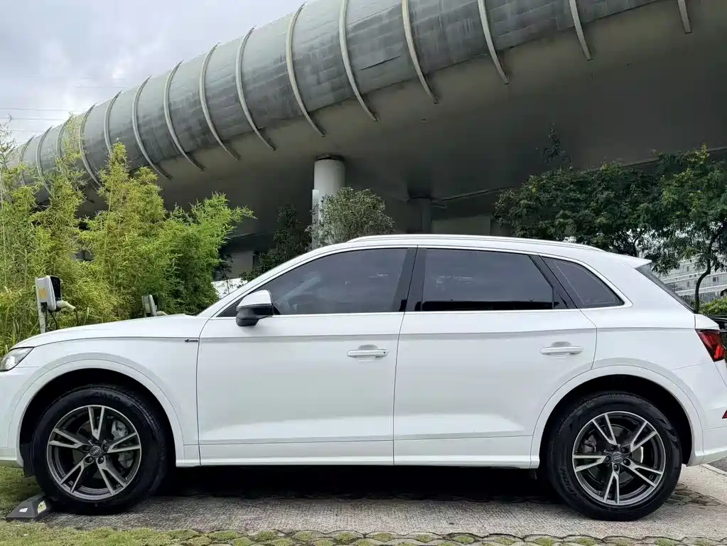 Audi Q5L 2019 — фото 16