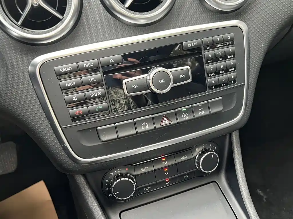 Mercedes-Benz A-Class 2015 — фото 13