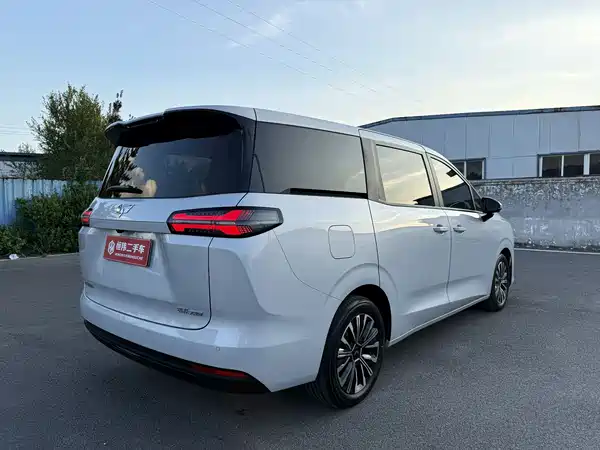 Wuling Starlight 730 New Energy 2025