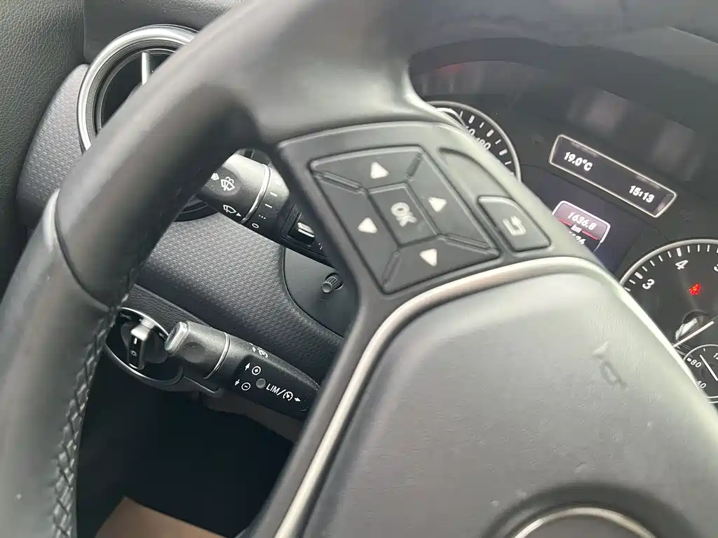 Mercedes-Benz A-Class 2015 — фото 16