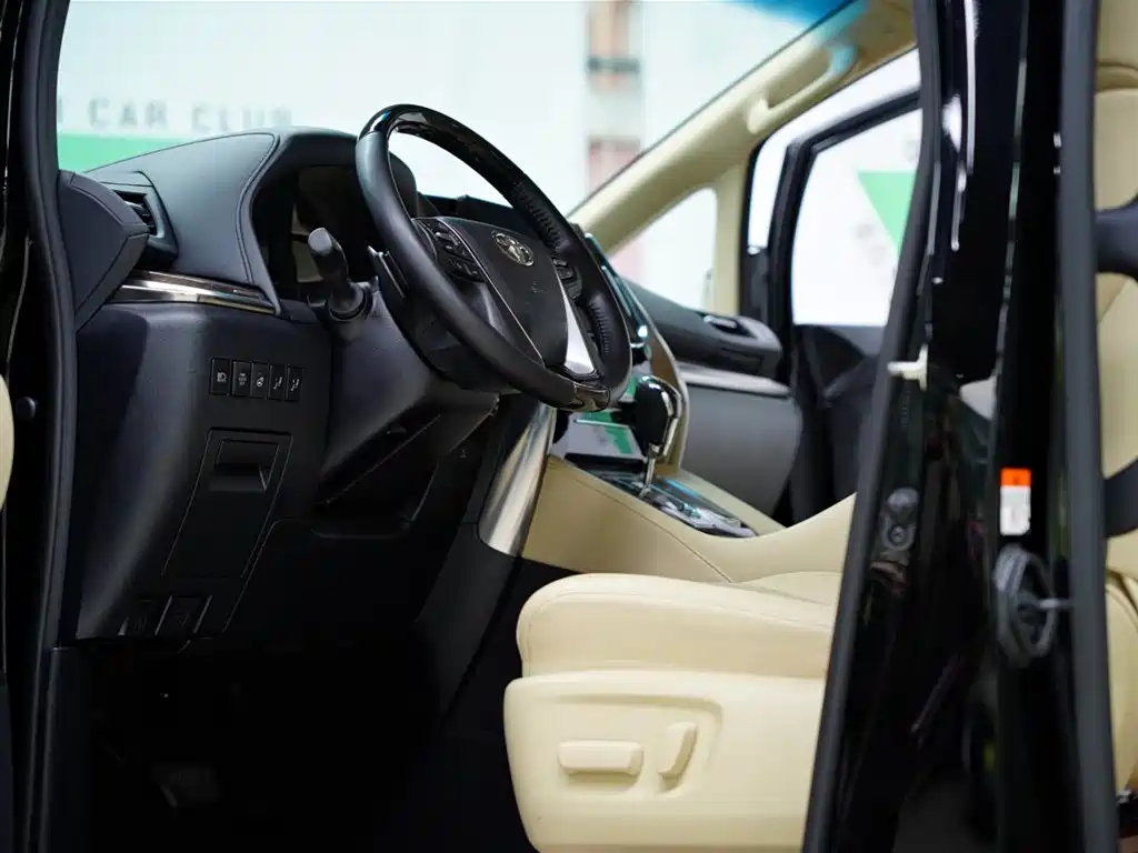 Toyota Alphard 2023 — фото 28