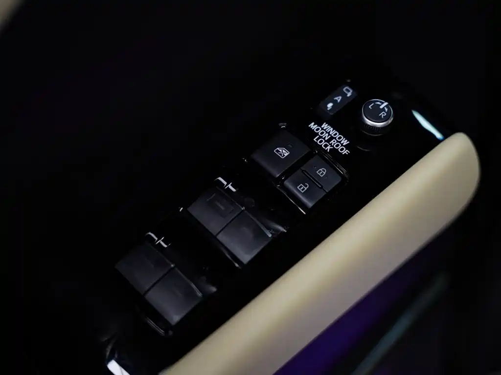 Toyota Alphard 2023 — фото 31