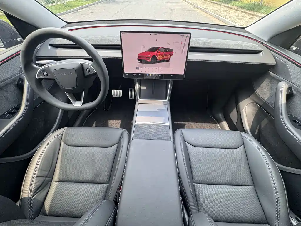 Tesla Model Y 2025