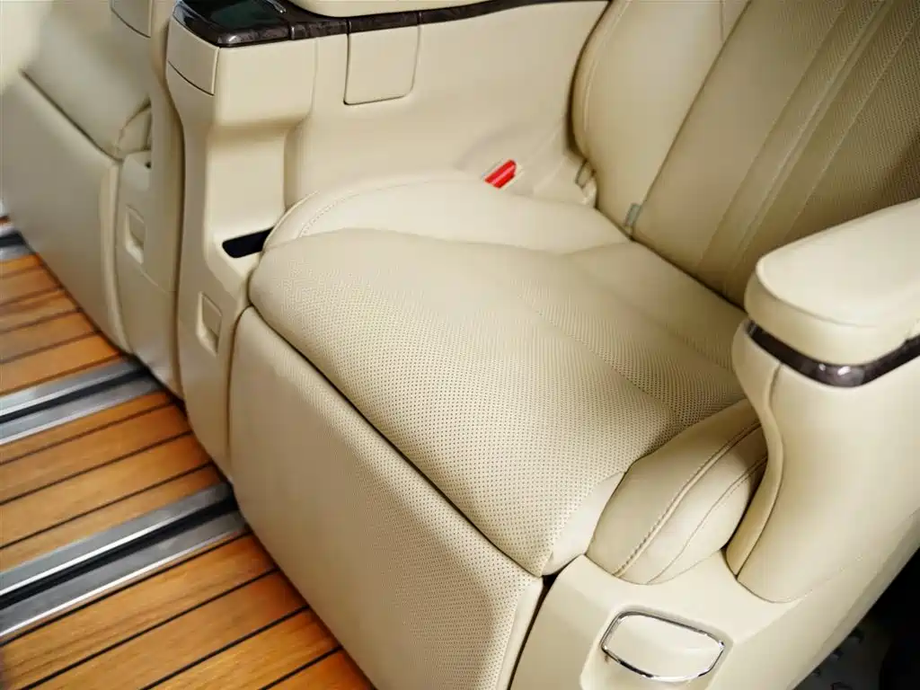 Toyota Alphard 2023 — фото 38