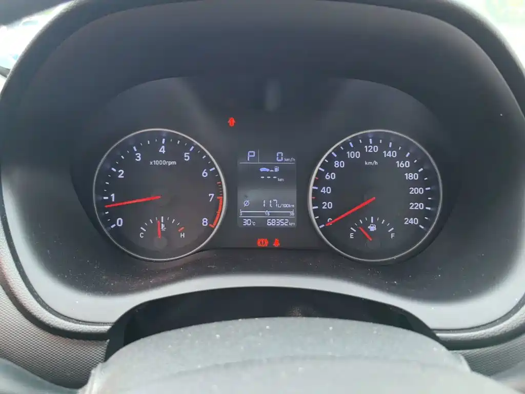 Hyundai Elantra 2018 — фото 12