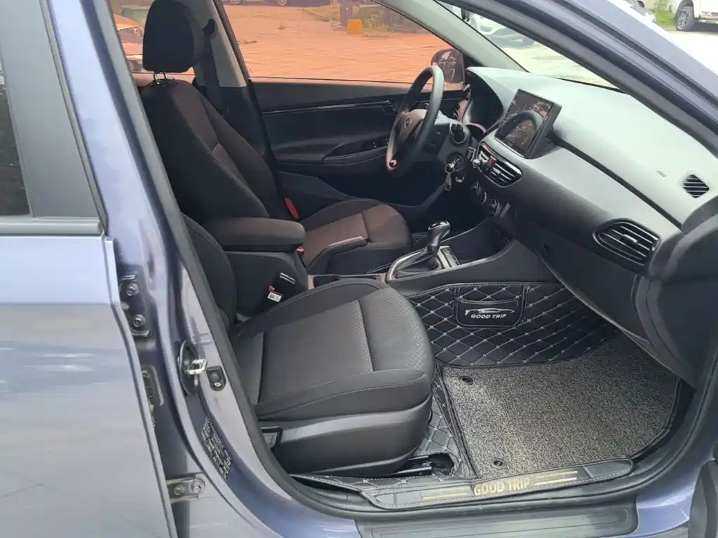 Hyundai Elantra 2018 — фото 25