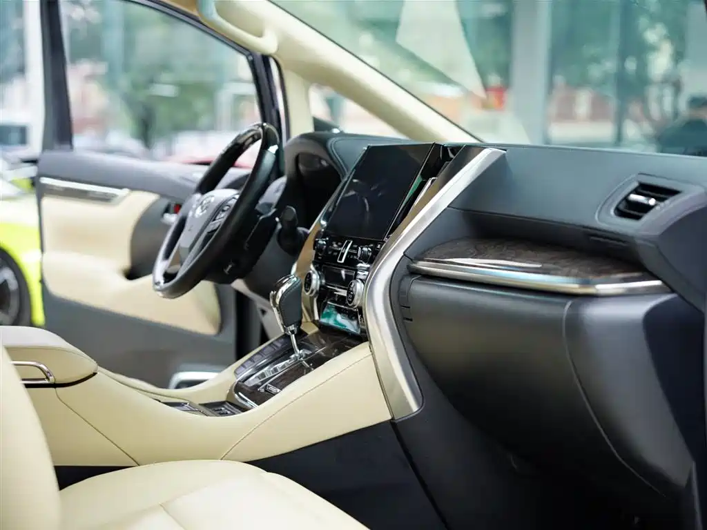 Toyota Alphard 2023 — фото 43