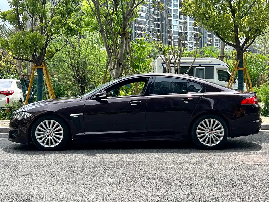 Jaguar XF 2015 — фото 8