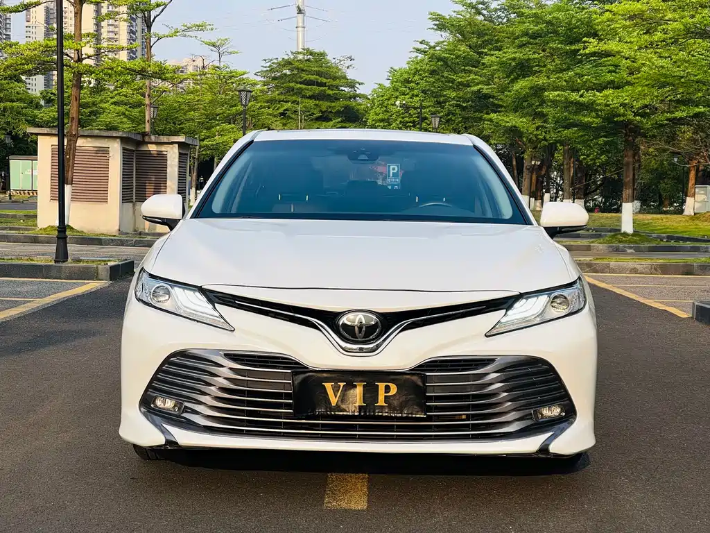 Toyota Camry 2018 — фото 2