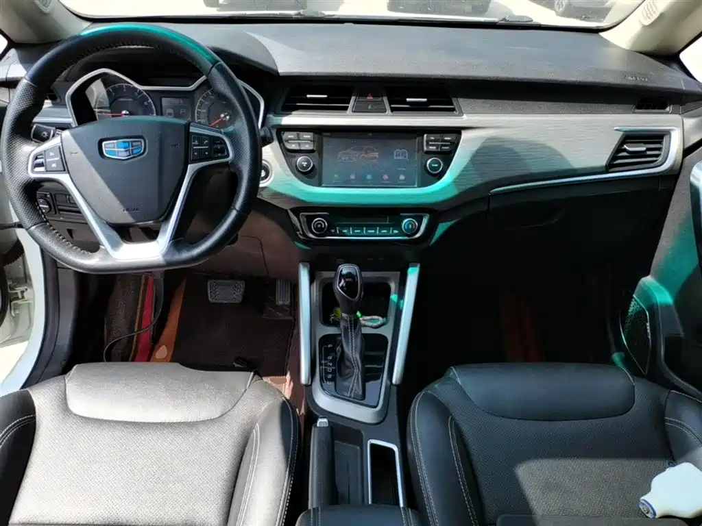 Geely Vision X3 2018 — фото 10