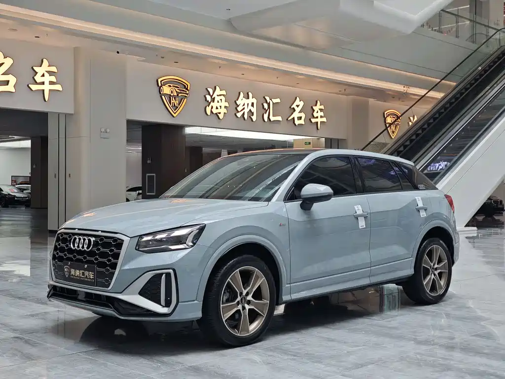 Audi Q2L 2024 — фото 1
