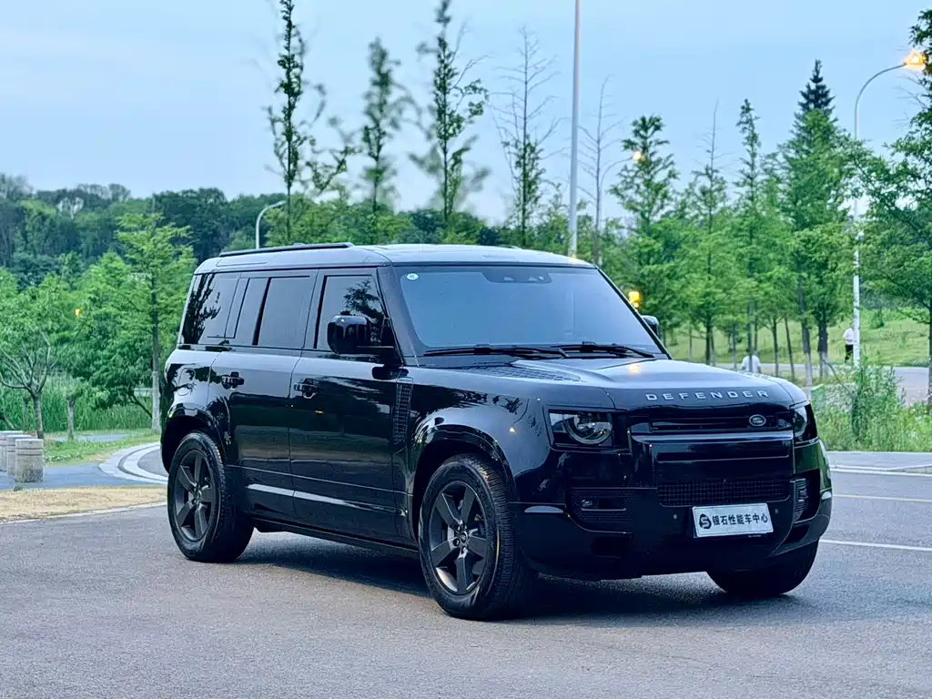 Land Rover Defender 2025