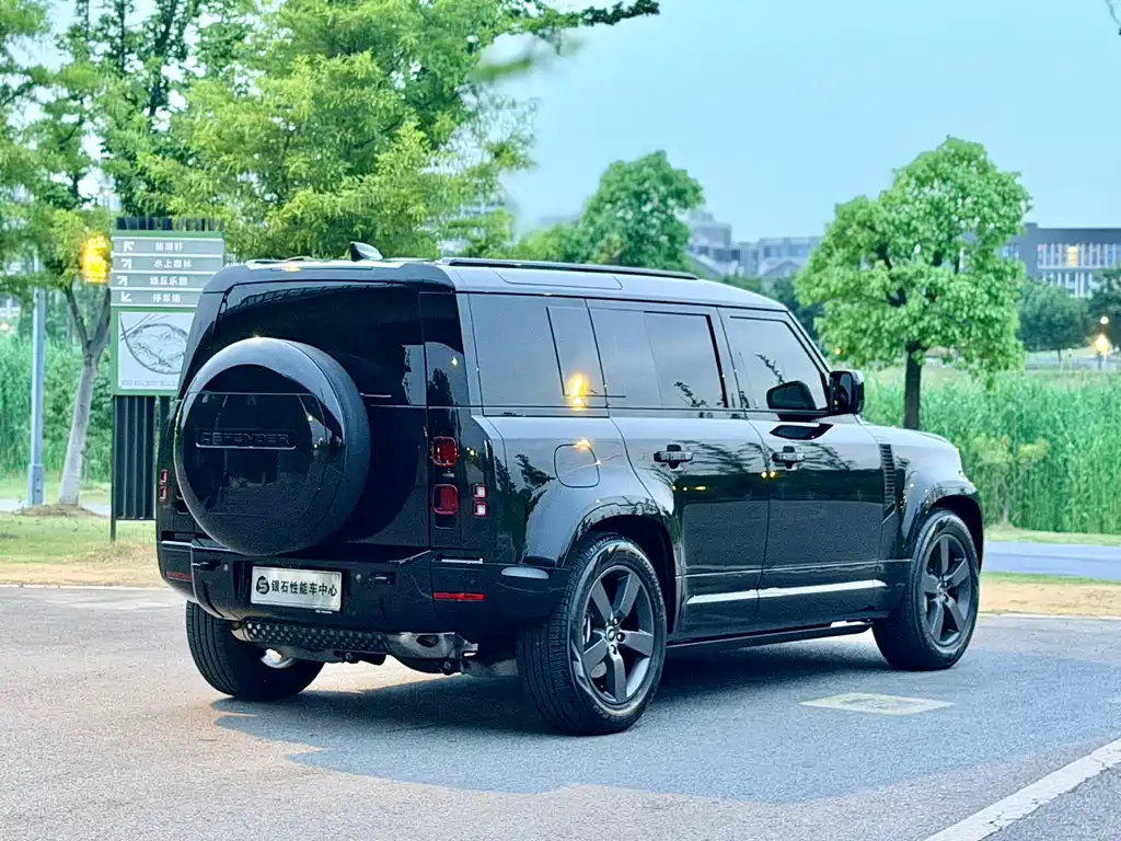 Land Rover Defender 2025