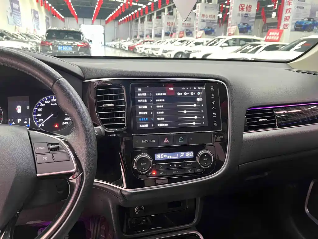 Mitsubishi Outlander 2022 — фото 12