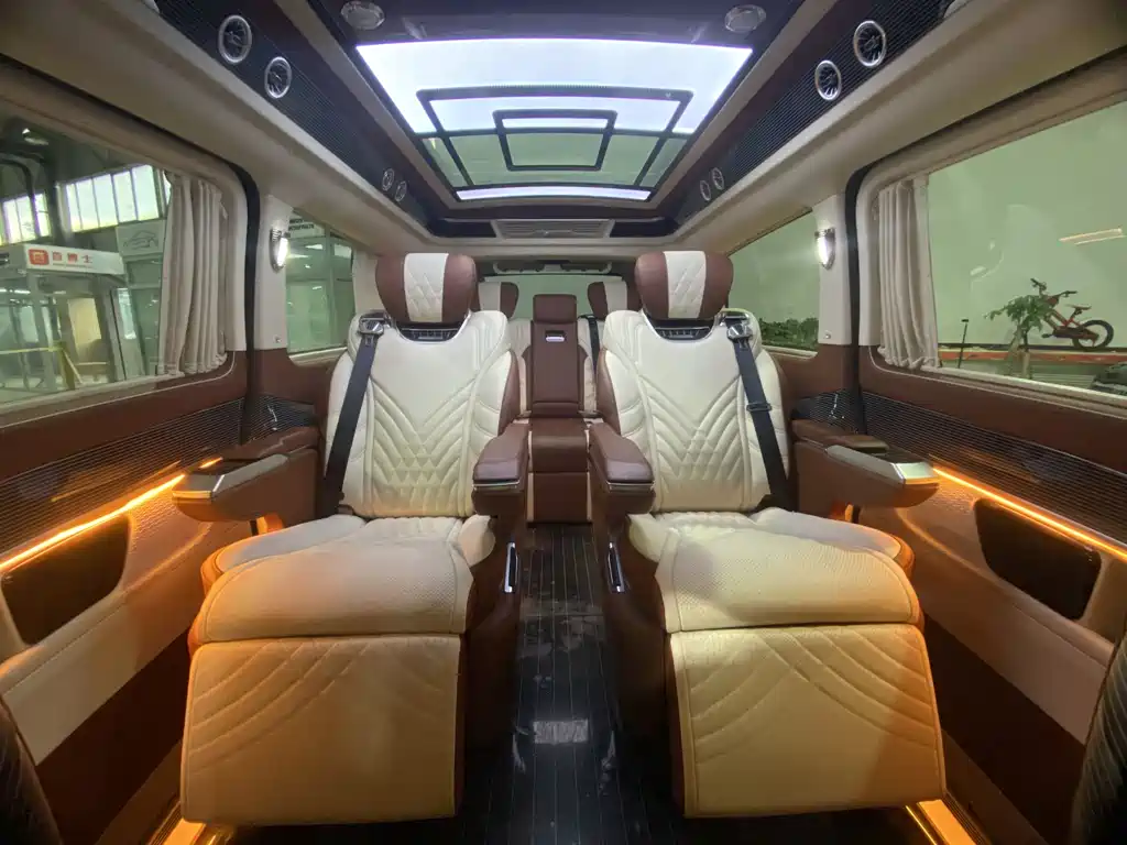 Mercedes-Benz V-Class 2023 — фото 13