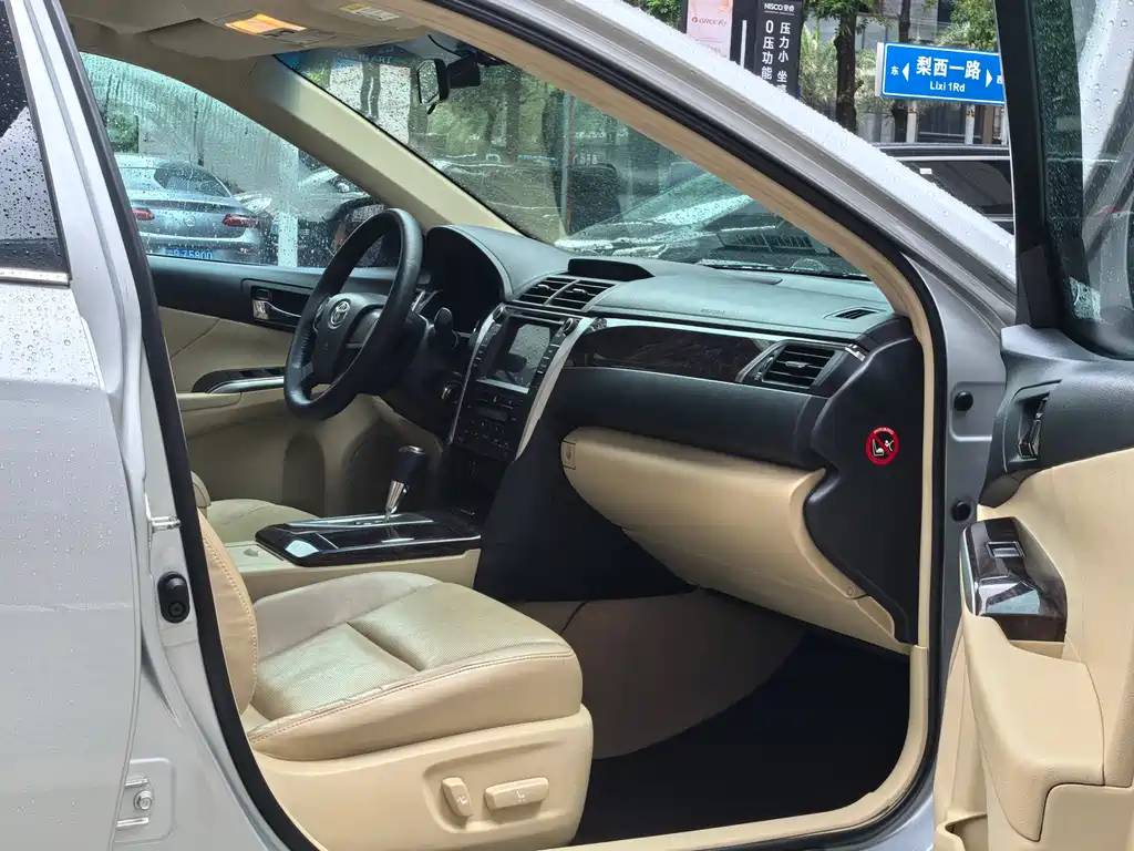 Toyota Camry 2015 — фото 19