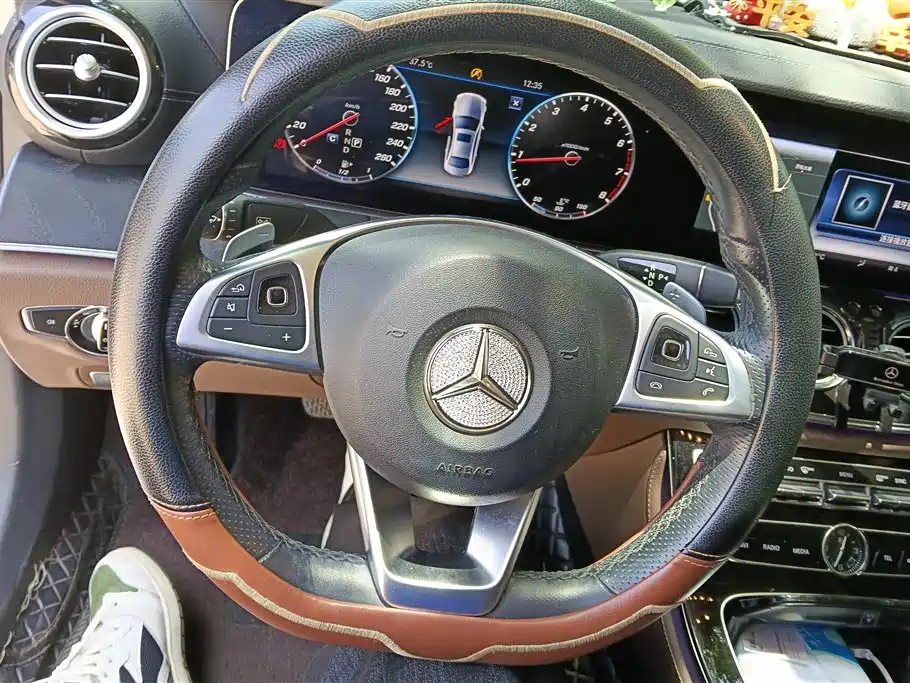 Mercedes-Benz E-Class 2018 — фото 15