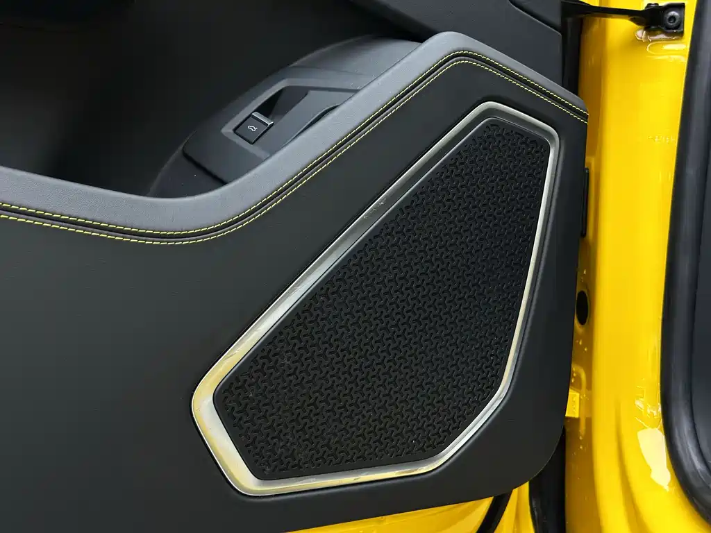 Lamborghini Urus 2020 — фото 10