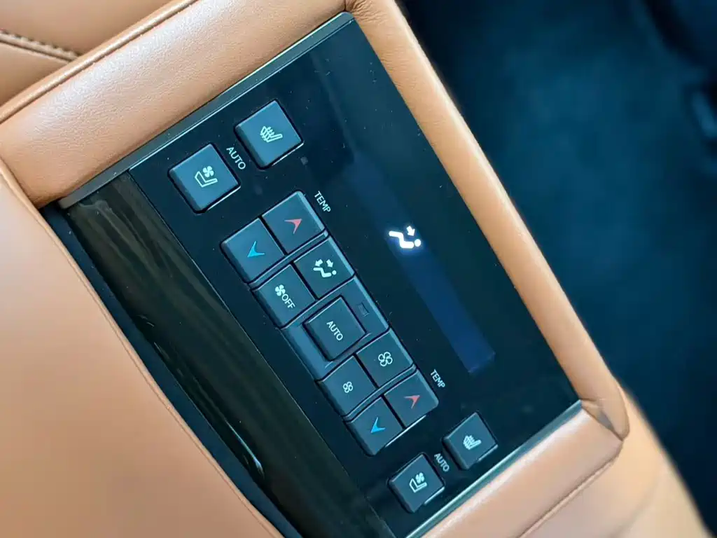 Lexus LX 2016 — фото 13