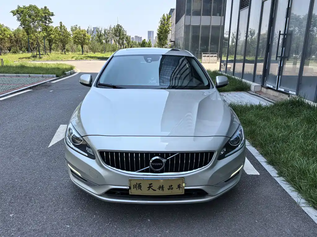 Volvo S60 2018 — фото 2