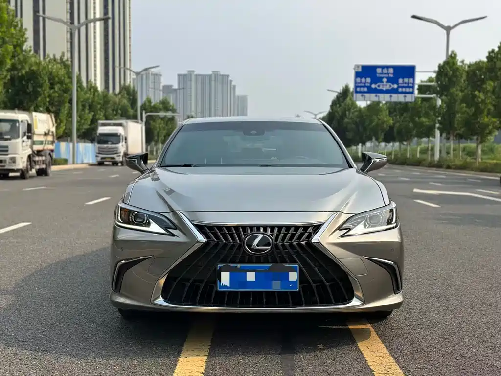 Lexus ES 2022