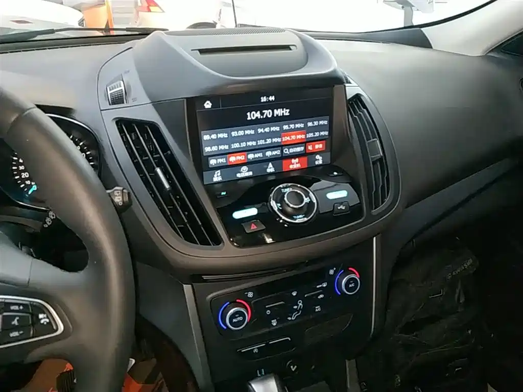 Ford Kuga 2018 — фото 13
