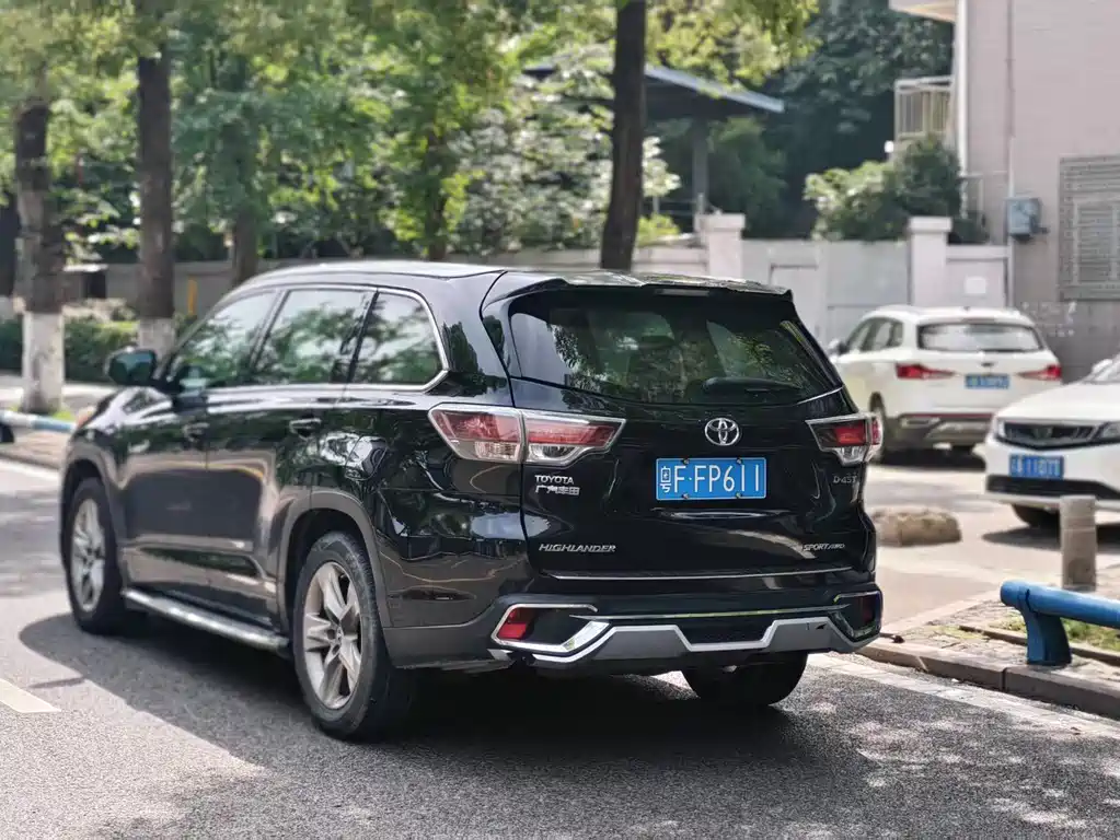 Toyota Highlander 2015 — фото 7