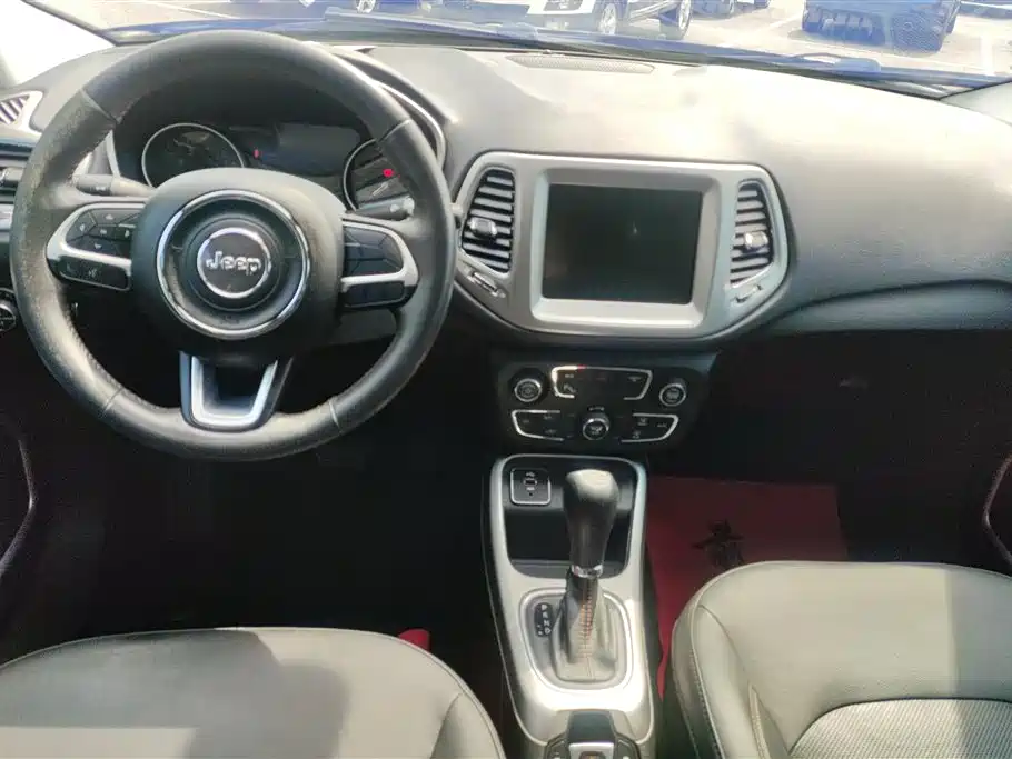 Jeep Compass 2017 — фото 12
