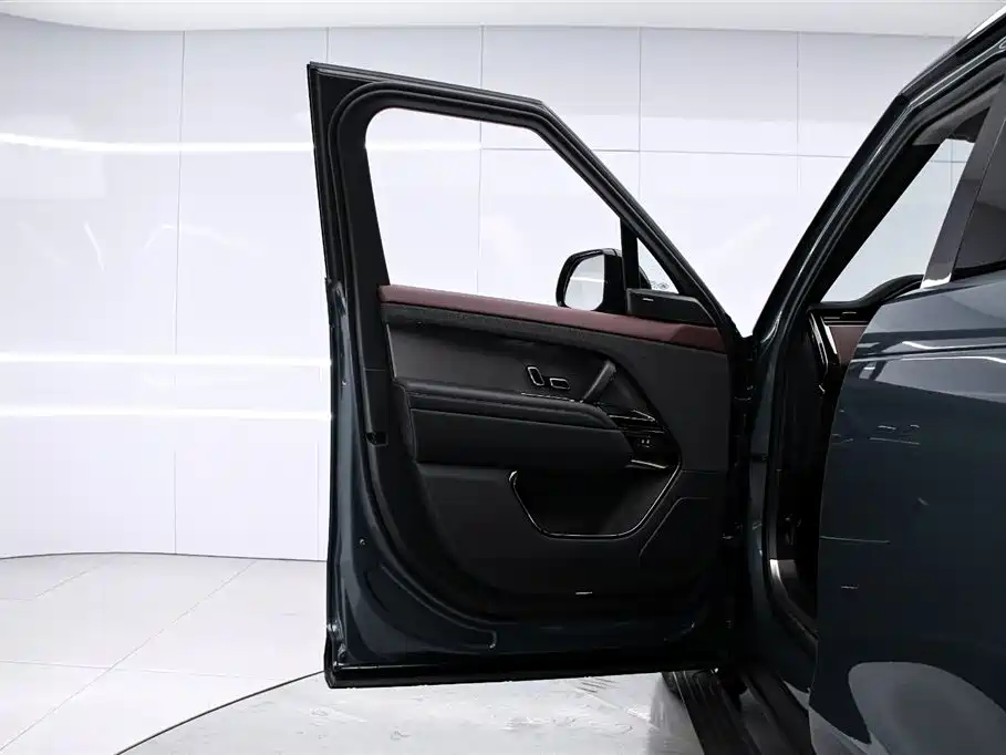 Land Rover Sport 2024 — фото 11
