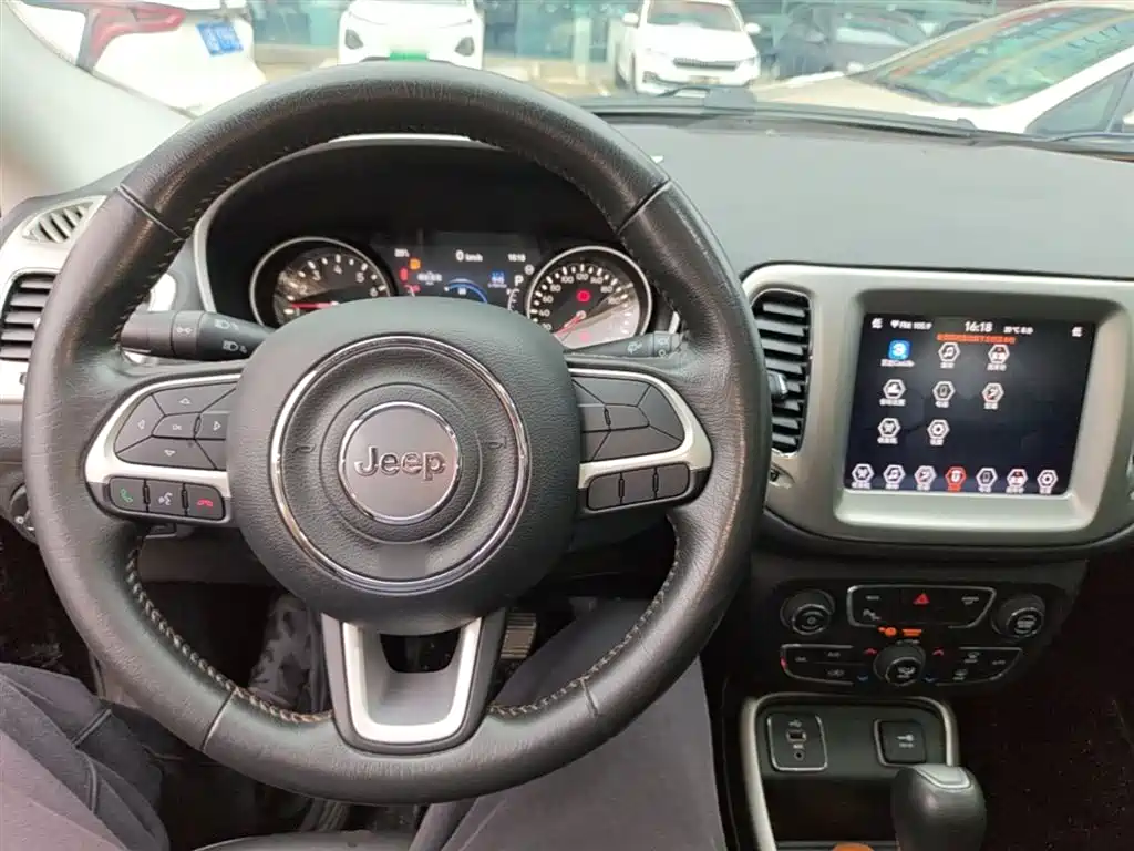 Jeep Compass 2019 — фото 10