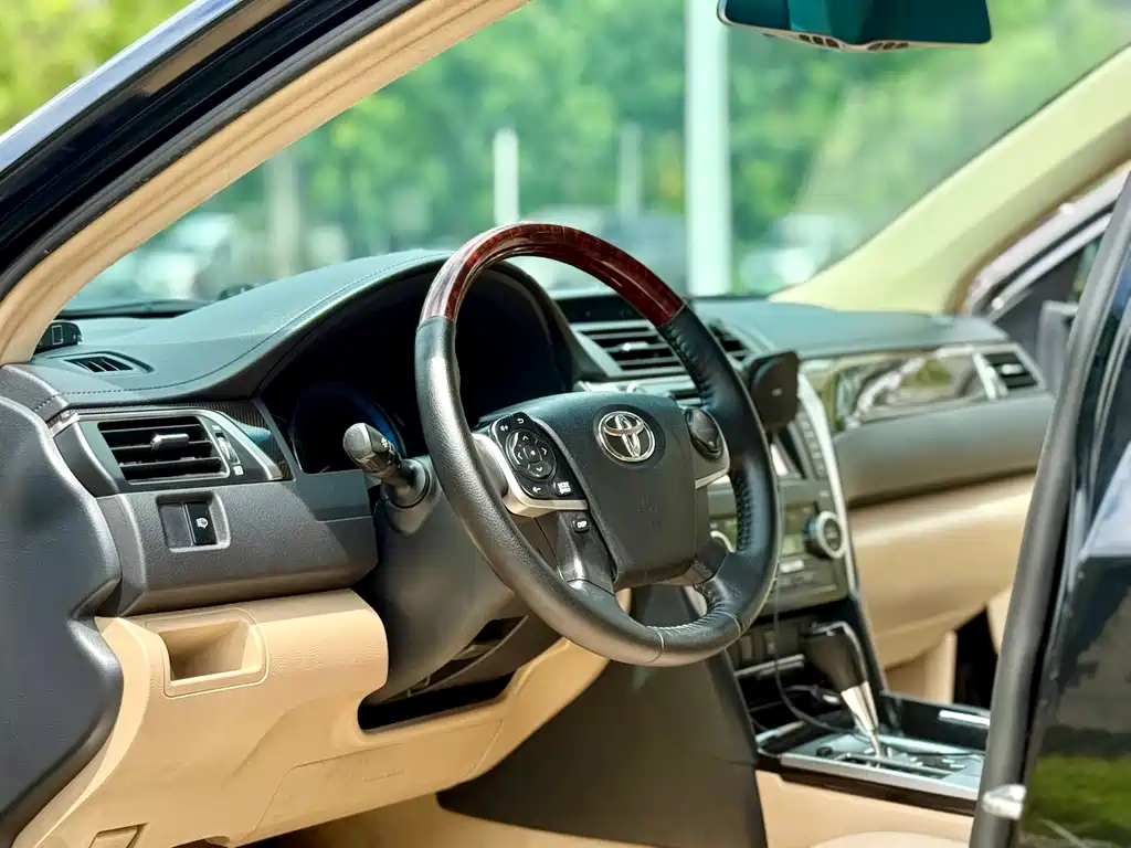 Toyota Camry 2014 — фото 11