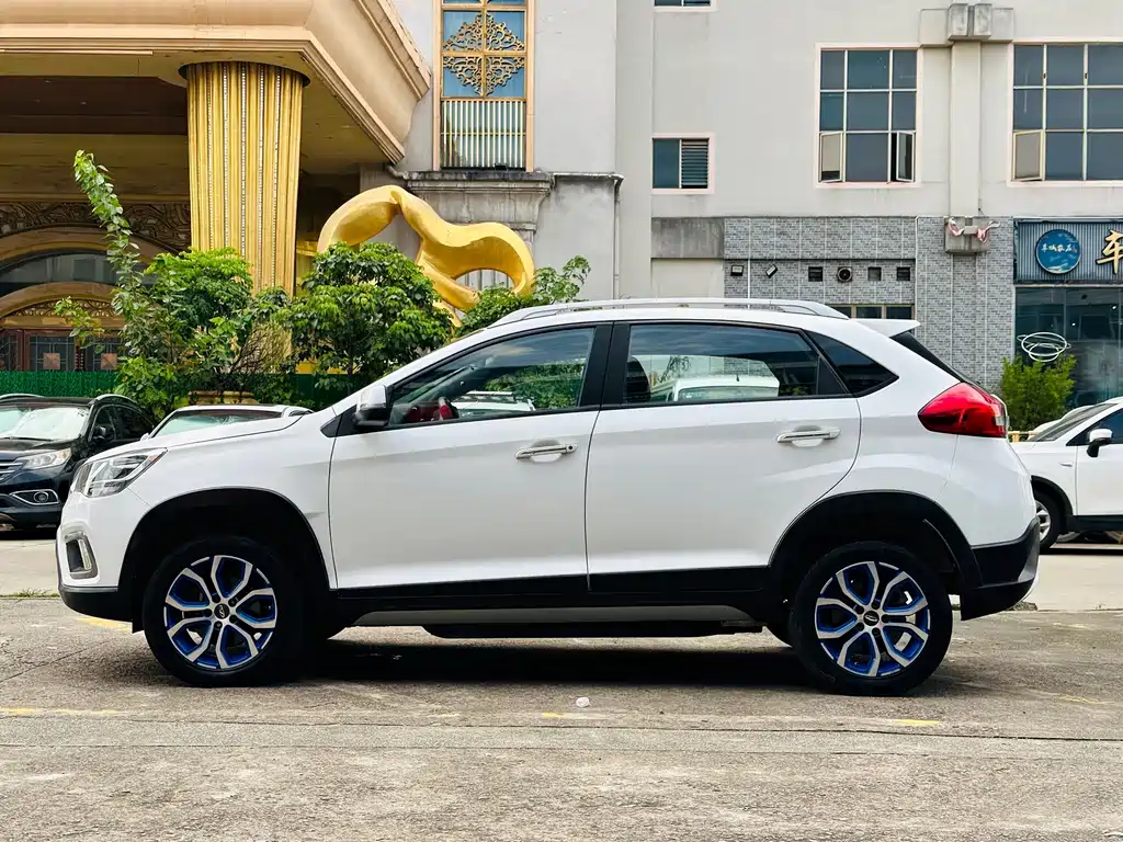 Chery Tiggo 3xe 2018 — фото 3